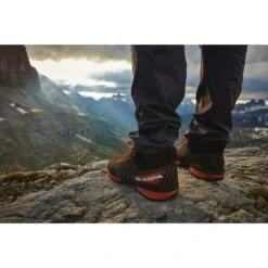 Scarpa Mescalito -Petzl Shop 200520 SARTORI 01002 ProfessionalshootingwithPaoloMarazzi photographerPaoloSartori