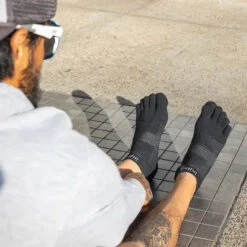 Injinji Run Lightweight No Show -Petzl Shop 281110 bla 2 1