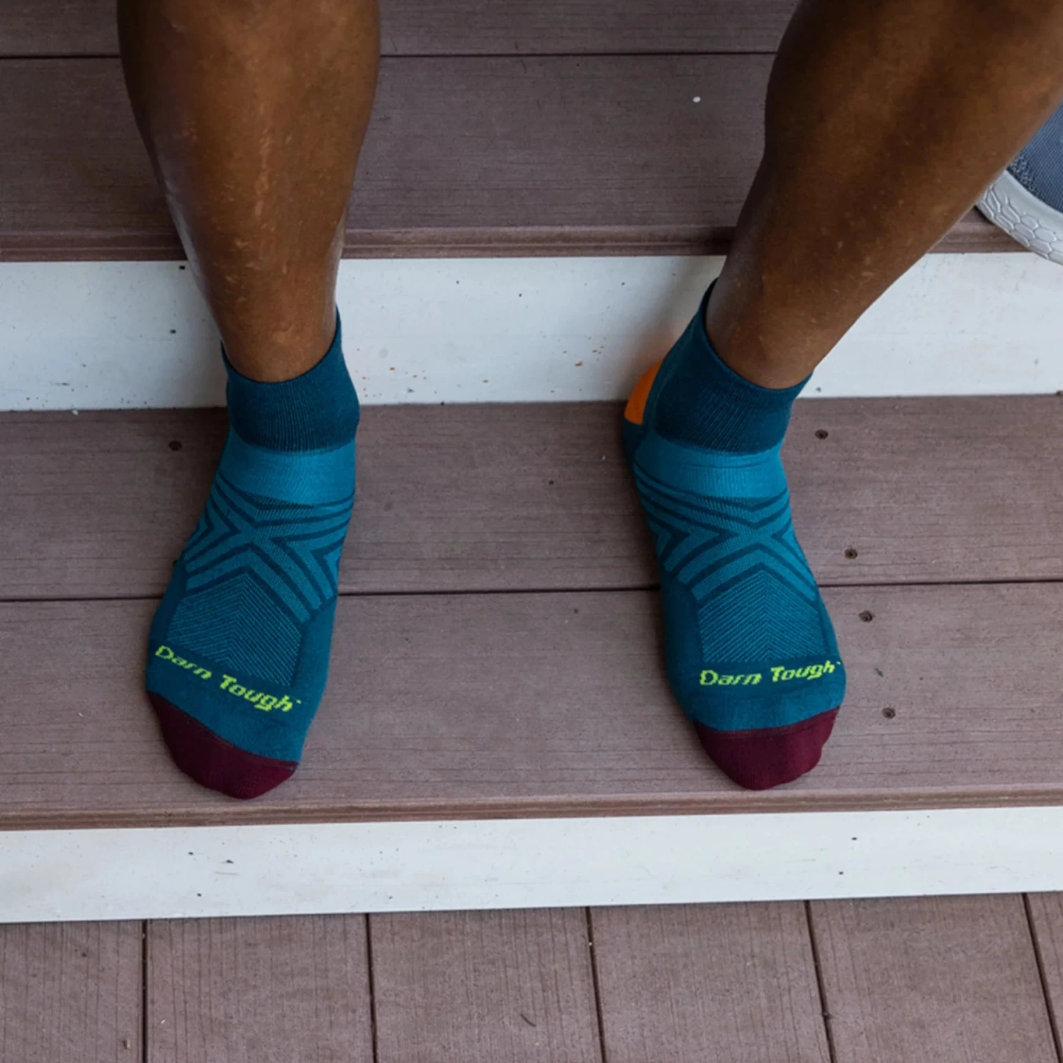 Darn Tough Men's Run Quarter Ultra-Lightweight Running Sock 2 Darn Tough Men's Run Quarter Ultra-Lightweight Running Sock - Image 2